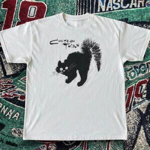 Graphic Tee  Cute Minimal Cat Print Unisex T-Shirt.